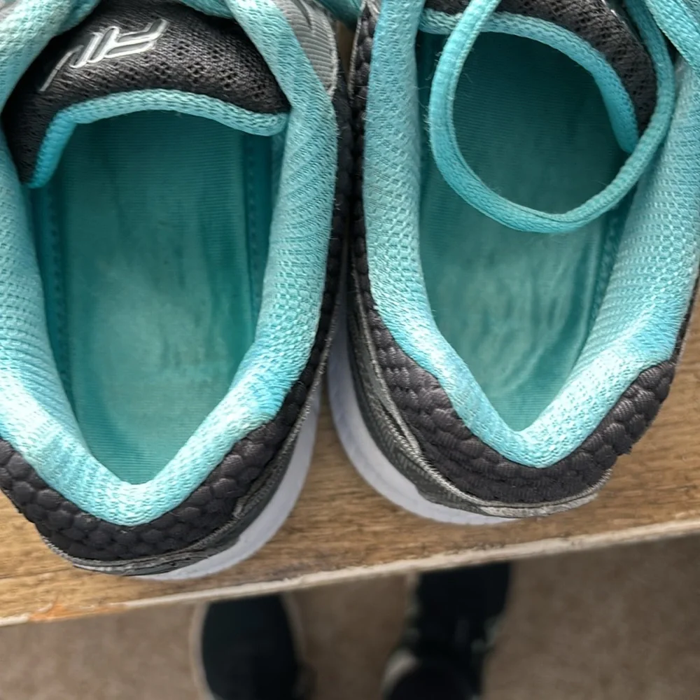 Fila Women’s Sneakers - Picture 4 of 6